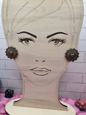 1076. Vintage Brass Tone Round Clip On Earrings